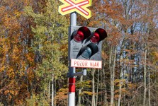 Železniční přejezd v Náměšti jako nekonečný příběh. Jeho oprava se opět odsunula