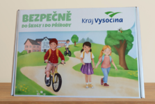 Bezpečně do školy i do přírody: Prvňáčci dostanou od Kraje Vysočina Bezpečný kufřík